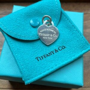 TIFFANY & CO - Return to Tiffany 928 Sterling Silver Charm  - see pictures